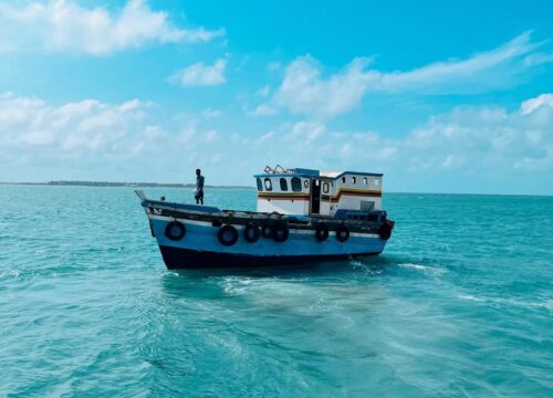 COASTAL CASTAWAY (A ONE DAY MARINE ADVENTURE IN JAFFNA)
